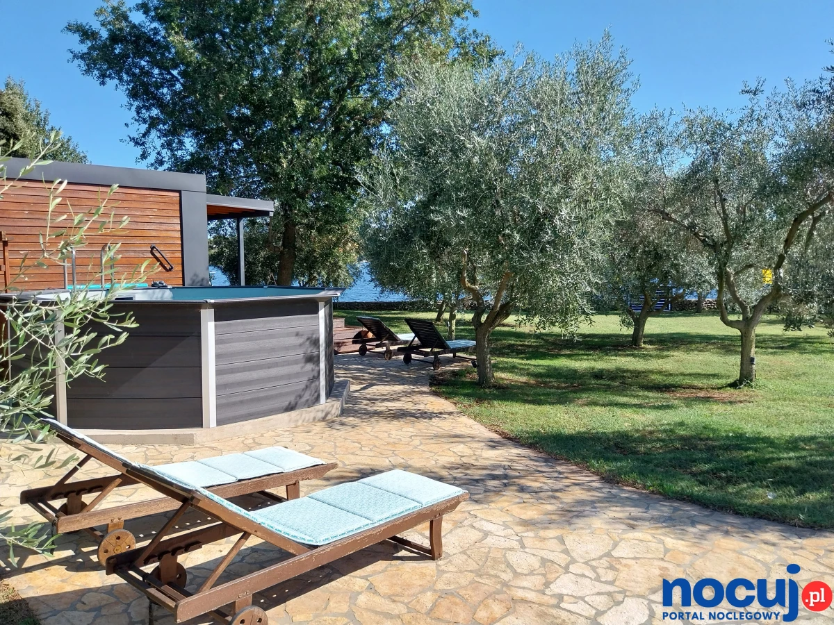 Beach House IVE – Romantic Escape with jacuzzi, pool & olive grove charm in Pomer, Istria