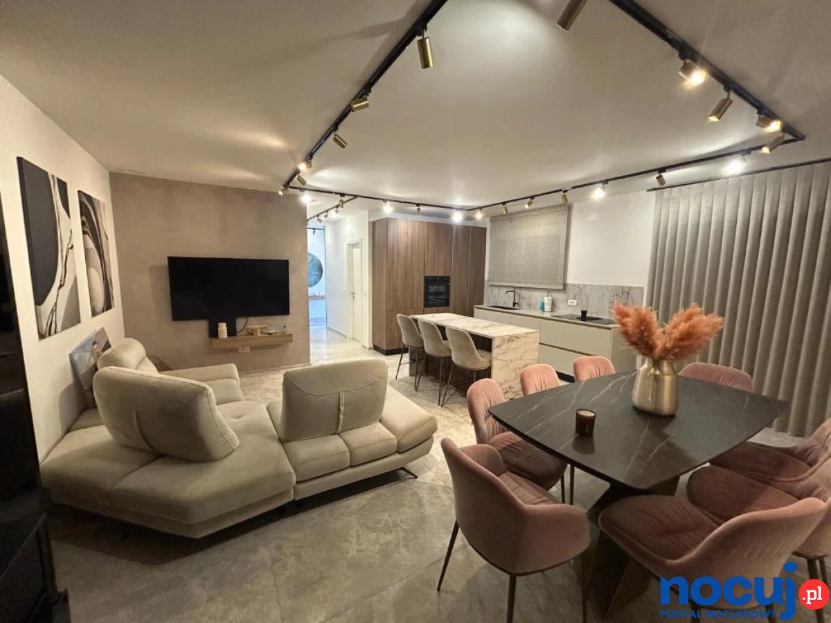 Villa Luciana – modern holiday home with a pool, summer kitchen and tablet tennis, close to the beach and the sea, Umag